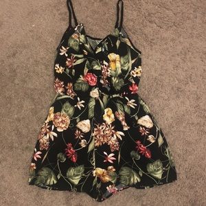 Summer Floral Romper🌸🌴|M